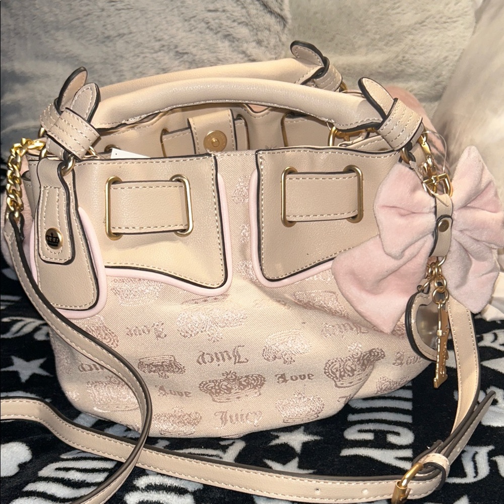 Juicy Couture Cream Shoulder Bag with Pink Accents